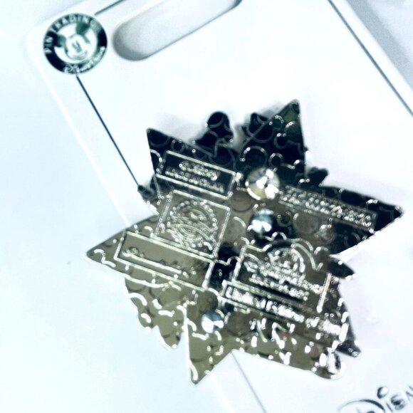 Disney Olaf Trading Pin Frozen Friendship Snowman Sven Reindeer Lapel Pin Badge - Picture 6 of 8